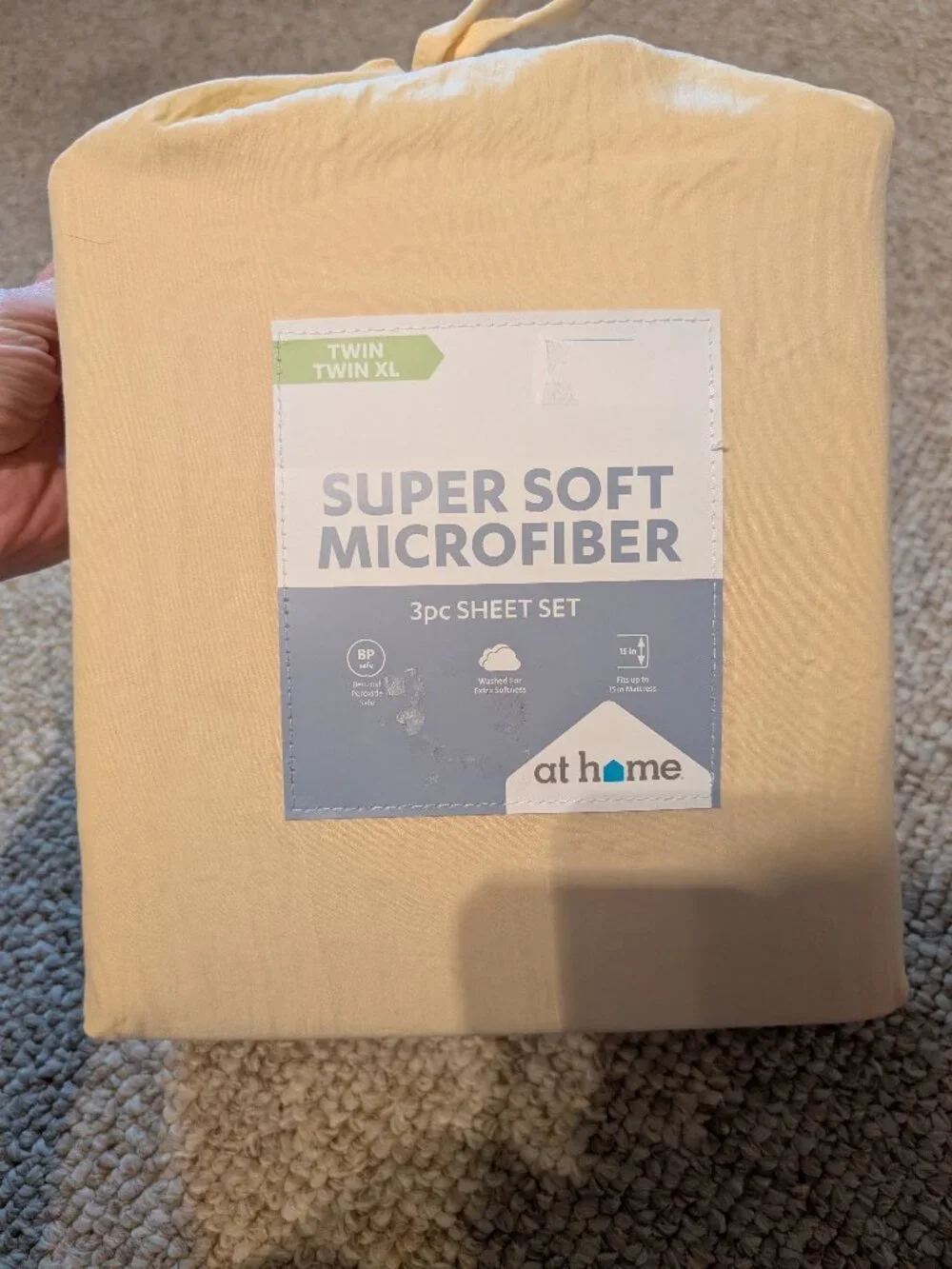 NWT Super soft microfiber 3 piece sheet set twin twin XL yellow